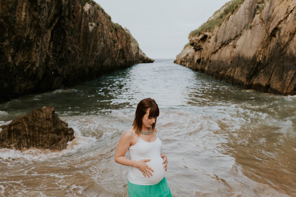 sesión de embarazo en la playa